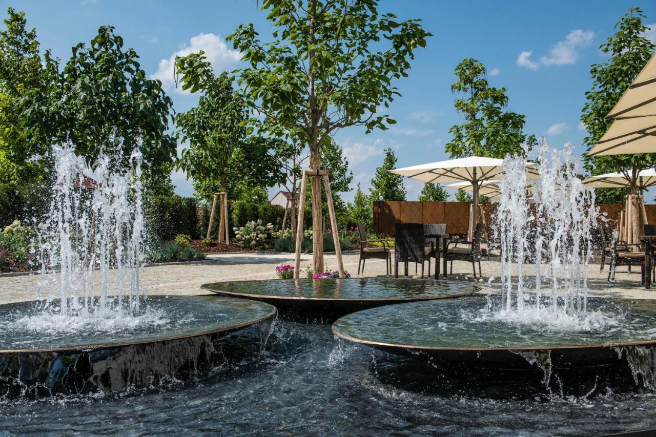 Lotrinsky Hotel Вельке-Павловице Экстерьер фото